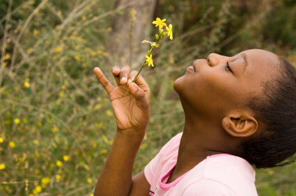gir_with_flower